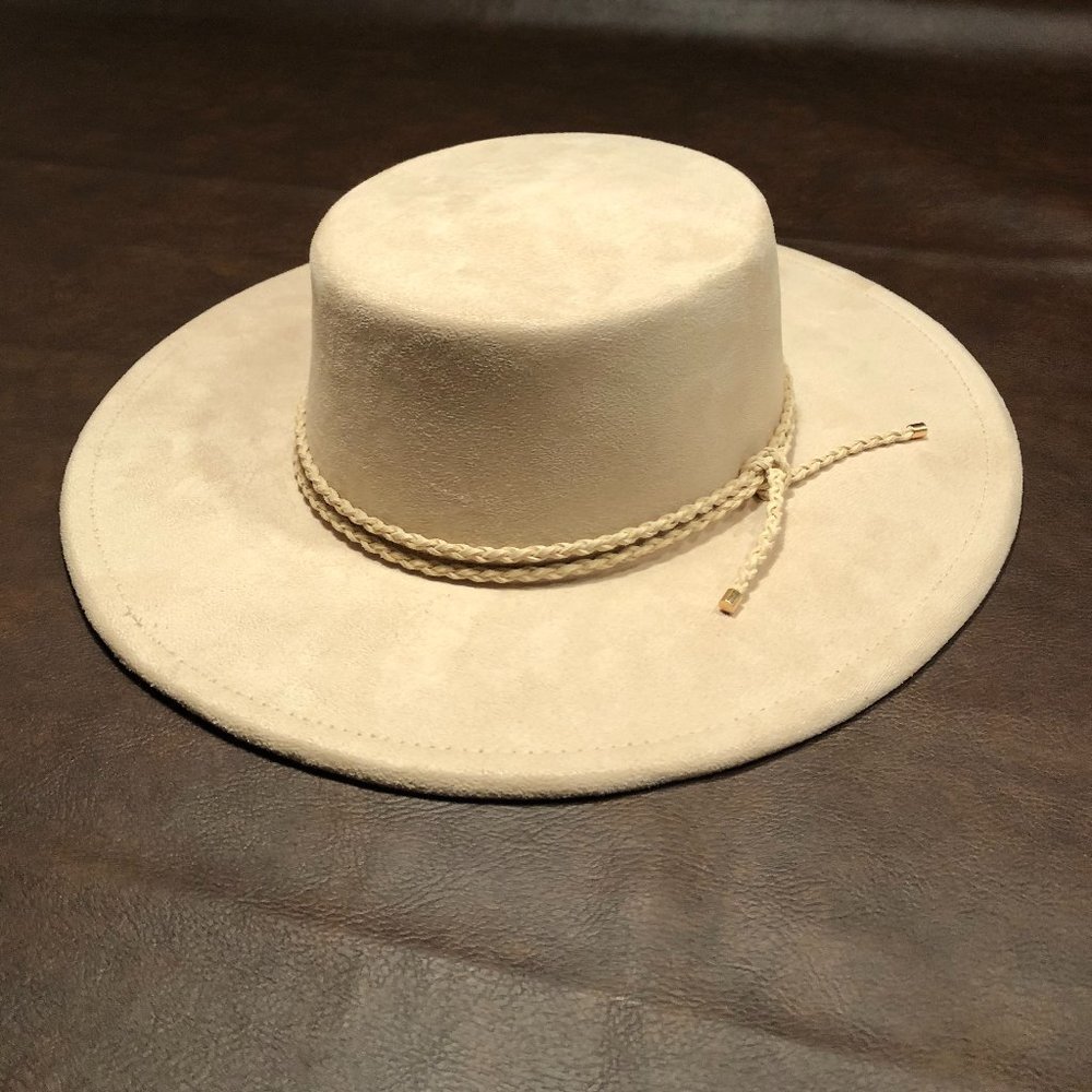 Australian Wool flat top with ribbon (brand new)